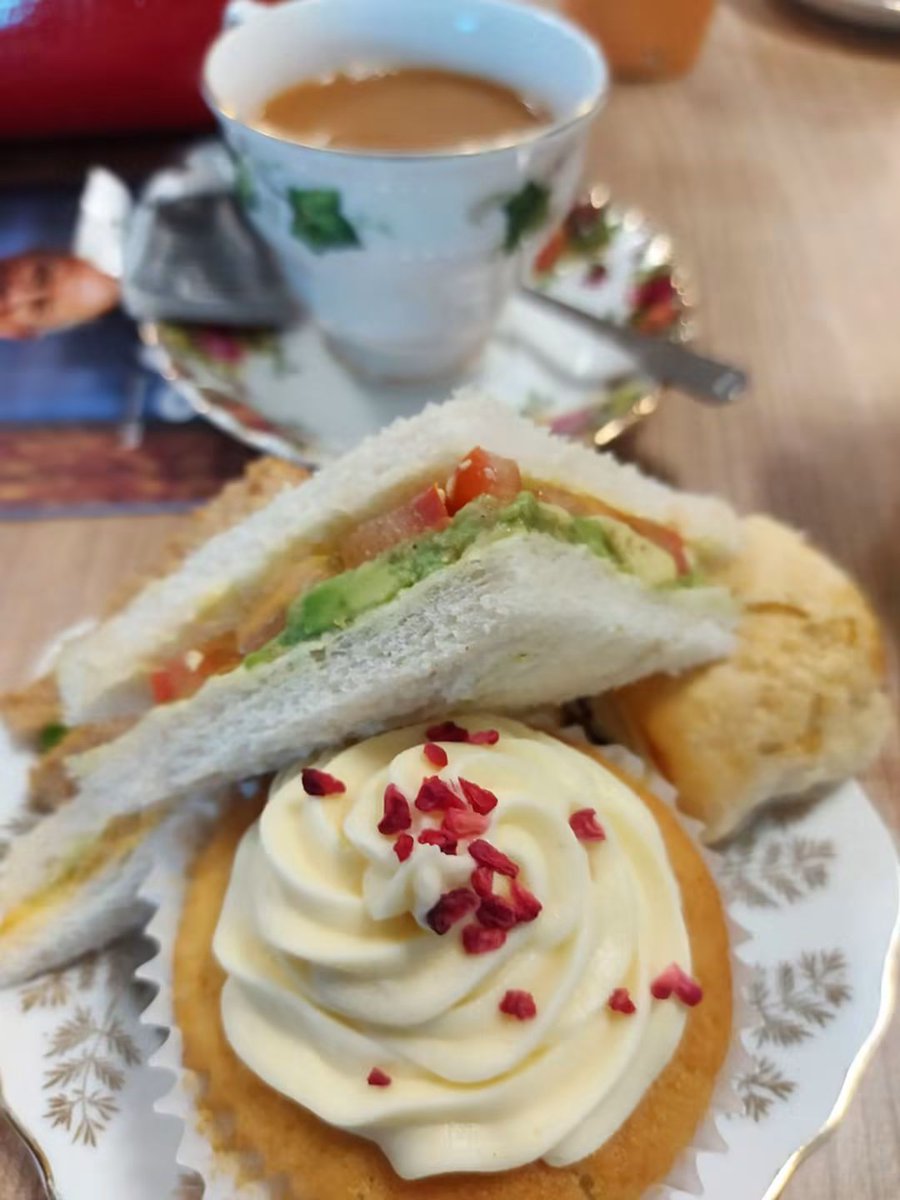 EthiopianTable's tweet photo. Today I was invited to attend Bishop Steven's farewell lunch in Oxford, and what an incredible experience it was. Don't ask me why I was invited! 😊 I was simply grateful to be there.
The Bishop of Reading was also in attendance, which made the occasion even more special. https://t.co/GHhFXJduPP