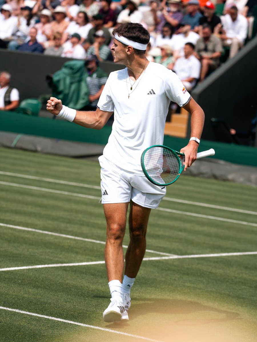 mensik_jakub_'s tweet photo. Found a way. Fought with everything. 
Through to the 2nd round @Wimbledon  💚 https://t.co/6w7wPmJRdP