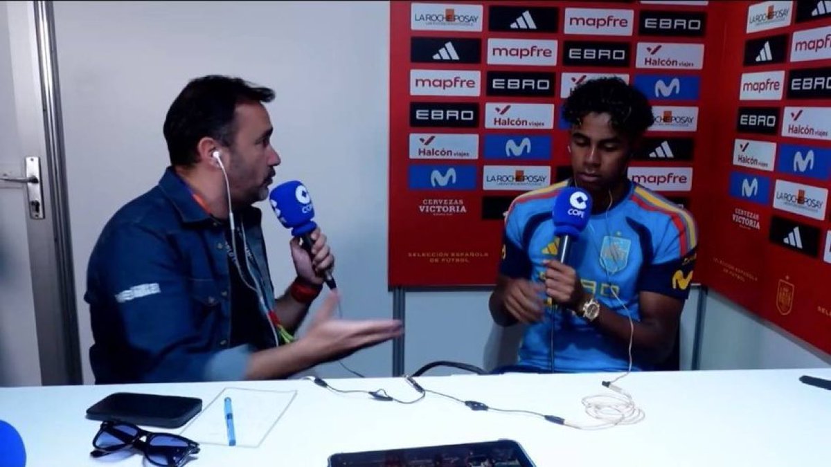 Somhiseremfcb's tweet photo. 🎙️¿Lamentas haber dicho, “Nos roban y encima se quejan”?

🗣️Lamine Yamal: “No. Eso es el fútbol, y eso es lo que lo hace hermoso. Al final, lo que pasó, pasó. Celebraron esa victoria, pero luego vinieron a nuestro estadio y perdieron. Eso es el fútbol. Si todo lo que dijeras fuera, ‘El otro equipo es muy bueno, son mejores que nosotros’, el fútbol sería aburrido. Me gusta la rivalidad.”