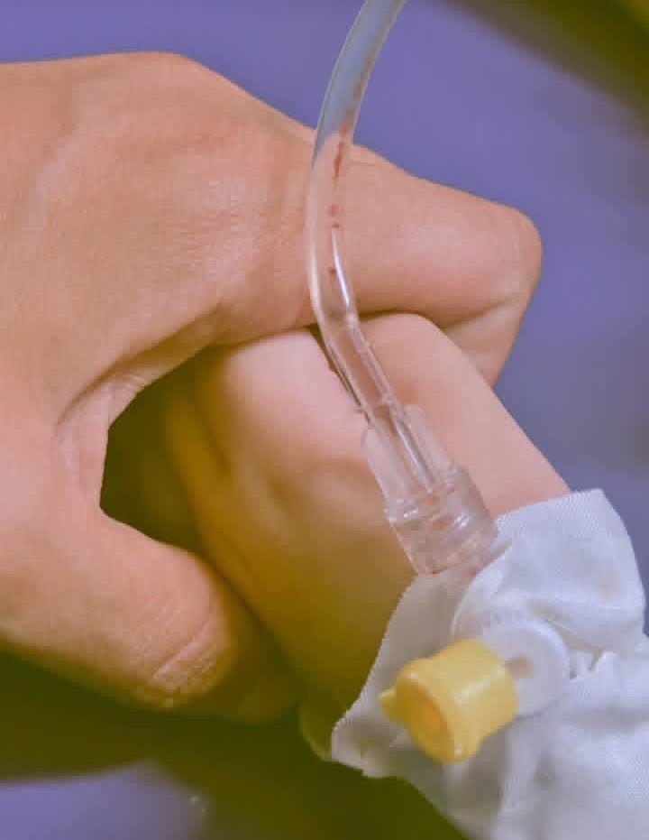 RaghbSyryn's tweet photo. I feel like I'm breathing through the eye of a needle.

Nothing hurts more than seeing your child sick. Now my child is in the hospital, urgently needing medical examinations I simply can't afford.

I only need $300 to give my child a chance to get the care she needs.❤️🙏 https://t.co/KmNWwcXsNh