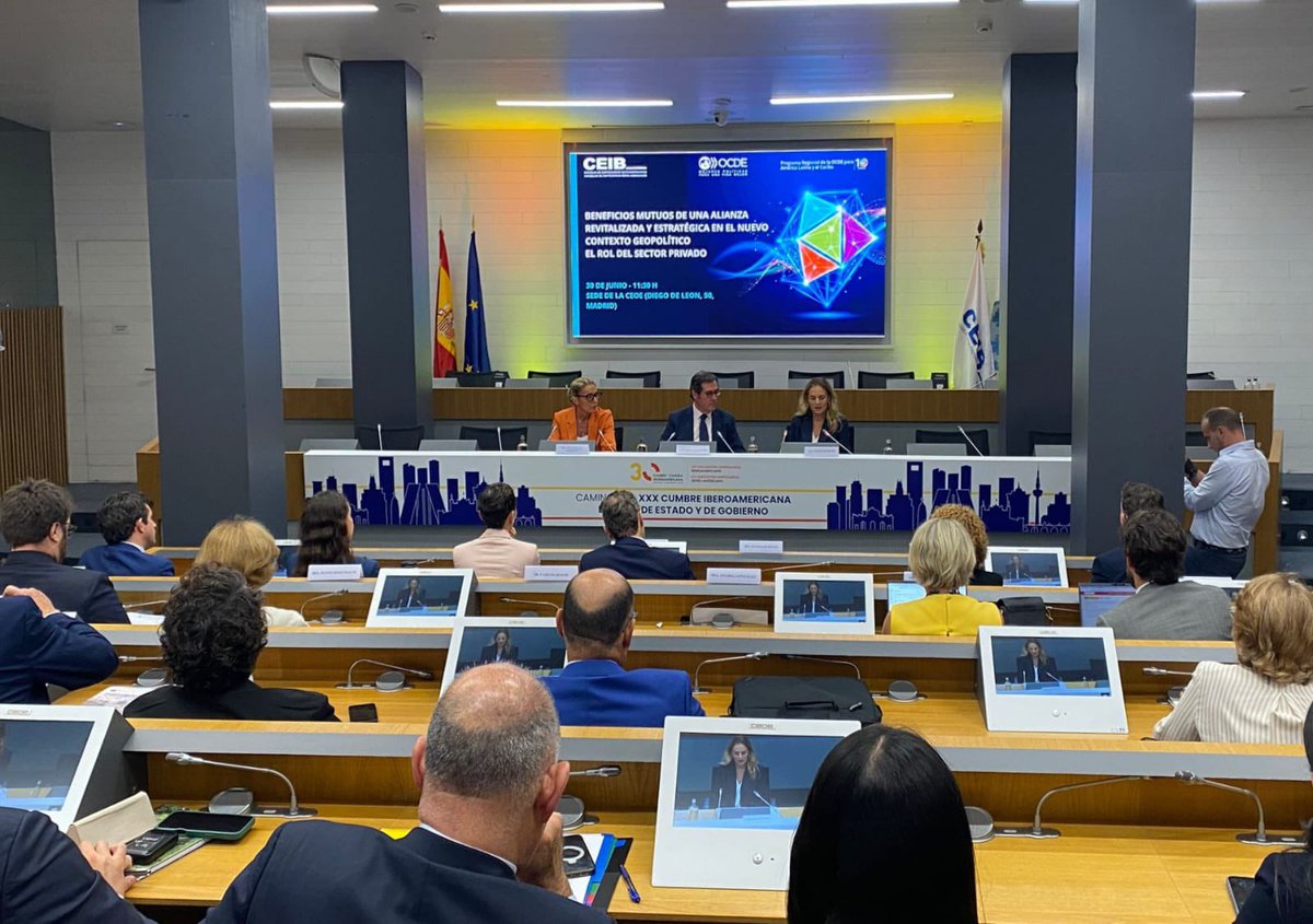 SSumelzo's tweet photo. Concluye el Encuentro Empresarial del Diálogo @ocdeenespanol–América Latina y el Caribe con @CEOE_ES y #CEIB. La relación mutua busca construir confianza, fortalecer la integración y generar oportunidades. España seguirá tendiendo puentes entre Europa y América Latina y el Caribe https://t.co/7bI420e7Km