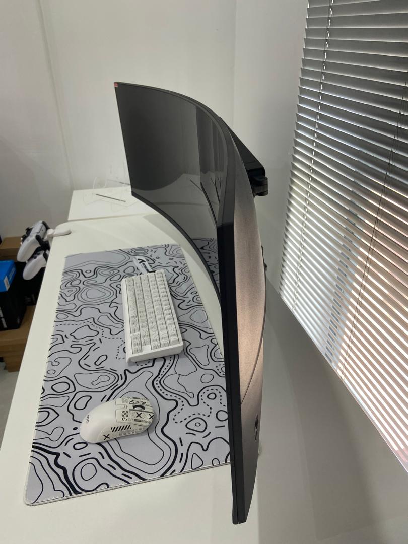 BabaAtifah's tweet photo. Kama unapendelea kioo kikubwa kutokana na kazi yako iwe GAMER, GRAPHICS ,TRADING, OFFICE USER ETC

Nina hii apa 49inch brand New curved gaming monitor OEM  ( LG scr)

Ina 120hz
1 minutes  response time 
Back light rgb
udjustable arm
Black body

 PRICE 2,700,000/ piga  0692562259 https://t.co/ItyasJNtiF