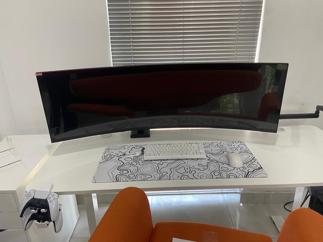 BabaAtifah's tweet photo. Kama unapendelea kioo kikubwa kutokana na kazi yako iwe GAMER, GRAPHICS ,TRADING, OFFICE USER ETC

Nina hii apa 49inch brand New curved gaming monitor OEM  ( LG scr)

Ina 120hz
1 minutes  response time 
Back light rgb
udjustable arm
Black body

 PRICE 2,700,000/ piga  0692562259 https://t.co/ItyasJNtiF