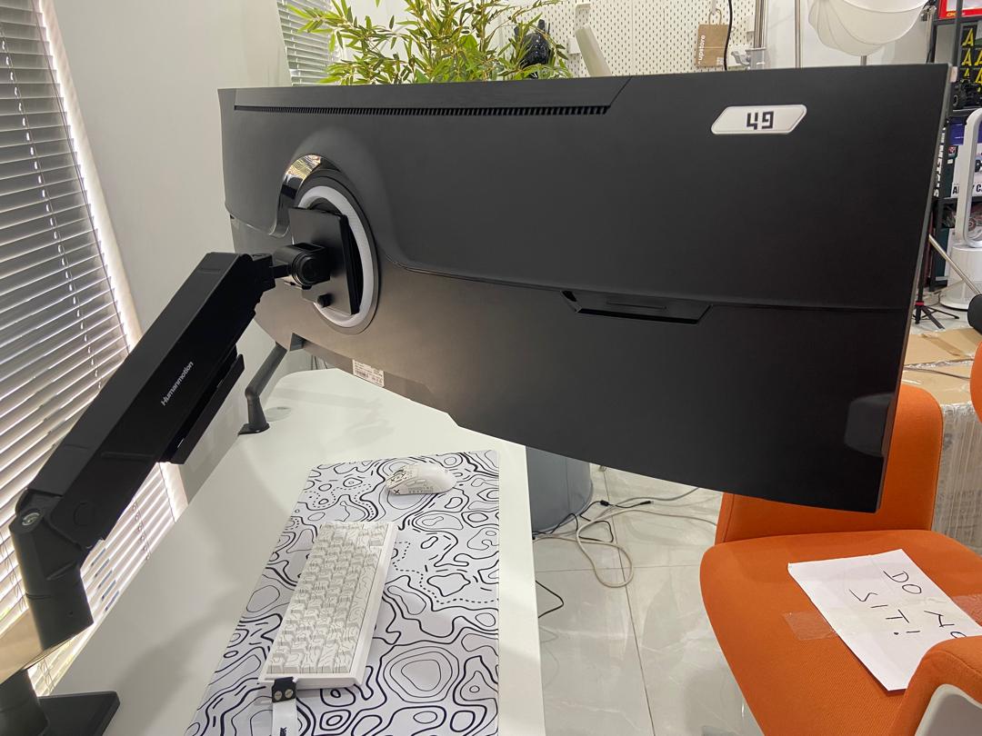 BabaAtifah's tweet photo. Kama unapendelea kioo kikubwa kutokana na kazi yako iwe GAMER, GRAPHICS ,TRADING, OFFICE USER ETC

Nina hii apa 49inch brand New curved gaming monitor OEM  ( LG scr)

Ina 120hz
1 minutes  response time 
Back light rgb
udjustable arm
Black body

 PRICE 2,700,000/ piga  0692562259 https://t.co/TmrpWcsepf