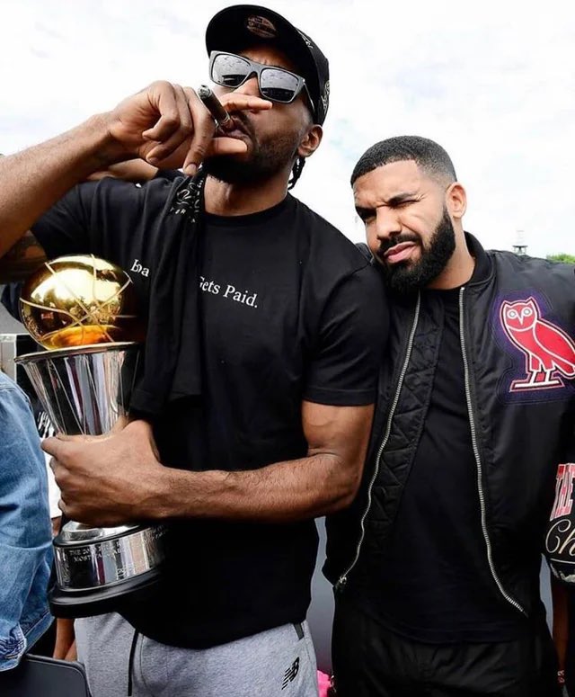 DrakeDirect's tweet photo. KAWHI IS BACK IN TORONTO https://t.co/AvKeLGB49i