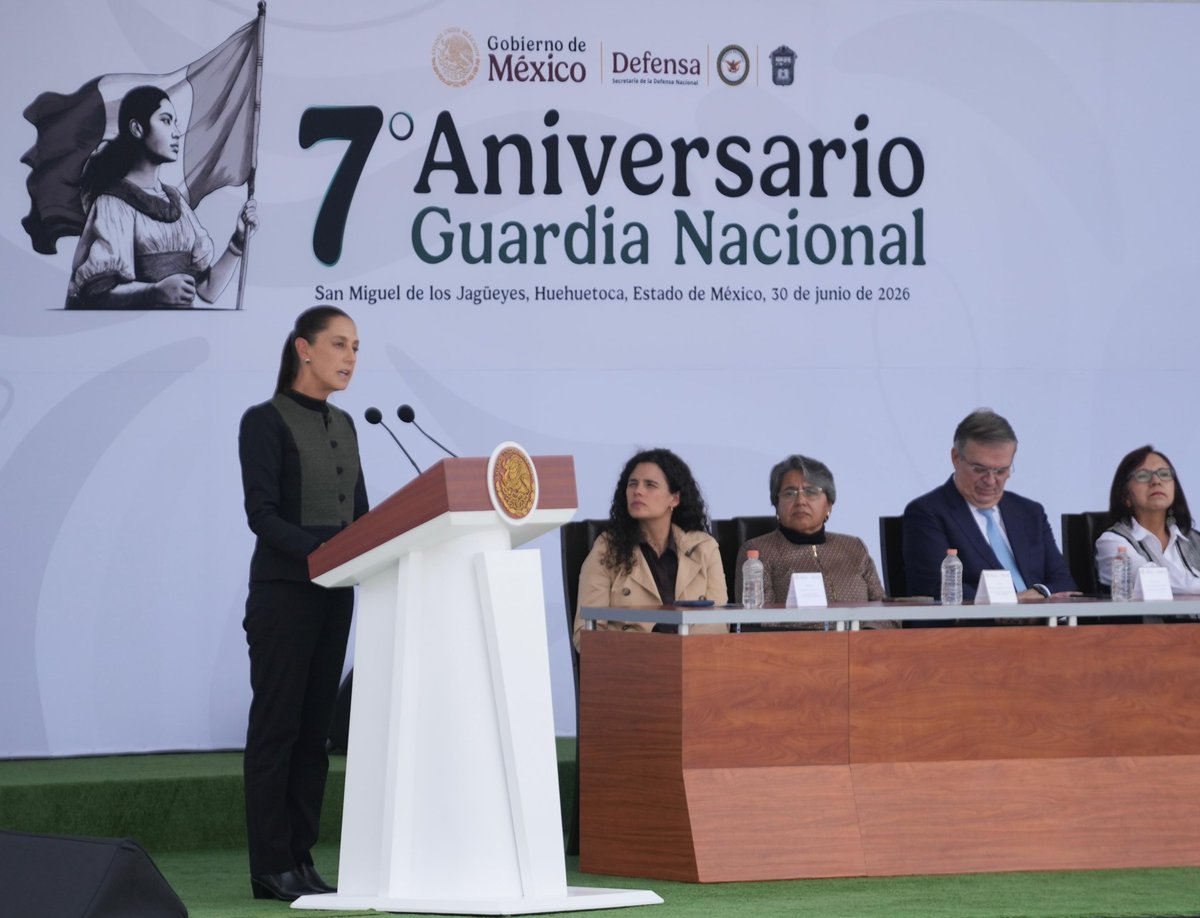 SergioSalomonC's tweet photo. Este martes tuve el honor de acompañar a nuestra Presidenta, la Dra. @Claudiashein, en la Ceremonia Conmemorativa por el 7.º Aniversario de la @GN_MEXICO_ , realizada en Huehuetoca, Estado de México.

Mi reconocimiento al Secretario de la @Defensamx1 , General Ricardo Trevilla Trejo; al Comandante de la Guardia Nacional, General de División Guillermo Briseño Lobera; y a las mujeres y hombres que integran esta gran institución por su entrega, disciplina y vocación de servicio, que día a día contribuyen a la seguridad, la paz y el bienestar de las y los mexicanos.

Desde el @INAMI_mx seguiremos fortaleciendo la coordinación institucional en favor de nuestro país.

#7ºAniversarioGN #JusticiaYPaz