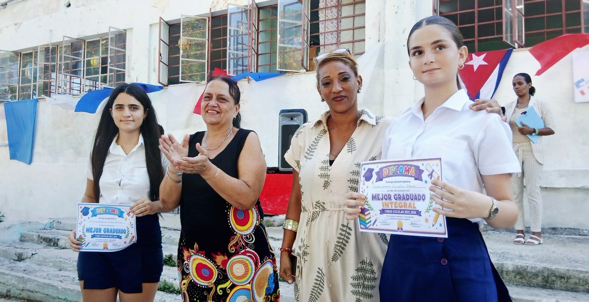 educacion1010's tweet photo. Acto del cierre del curso escolar 2025-2026 en la Secundaria Básica César Escalante.

#LaHabanaViveEnMí 
#LaHabanaDeTodos 
#CubaEduca #CubaMined
#EducaLaHabana https://t.co/GZRUNpsP7r