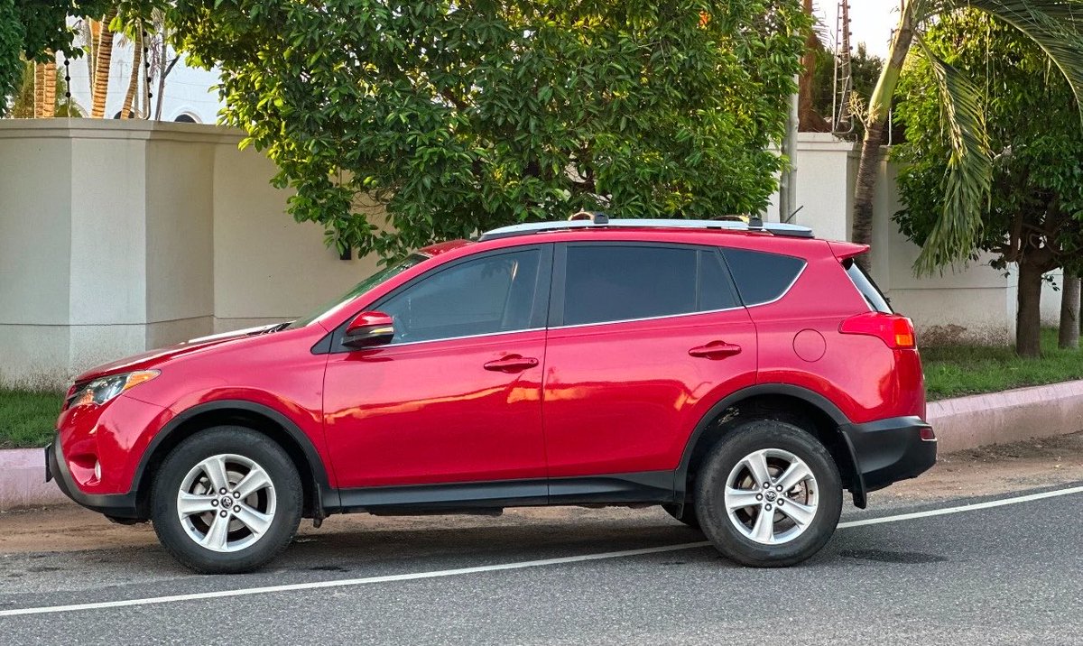 FrankDoe101's tweet photo. 2015 Toyota Rav4 
💰 PRICE — 169k p3 😄
Your road no good / You want something economical 
This is for you 🚘🕺🏽

2.5L engine | 60k miles
Key start 
Touchscreen infotainment 
Rear view camera | Sunroof 
Fog lamps | Alloy wheels 

Hit the dm
WhatsApp no in bio 

#YourCarGuy 🚘🕺🏽 https://t.co/7Xn3f3MXHO