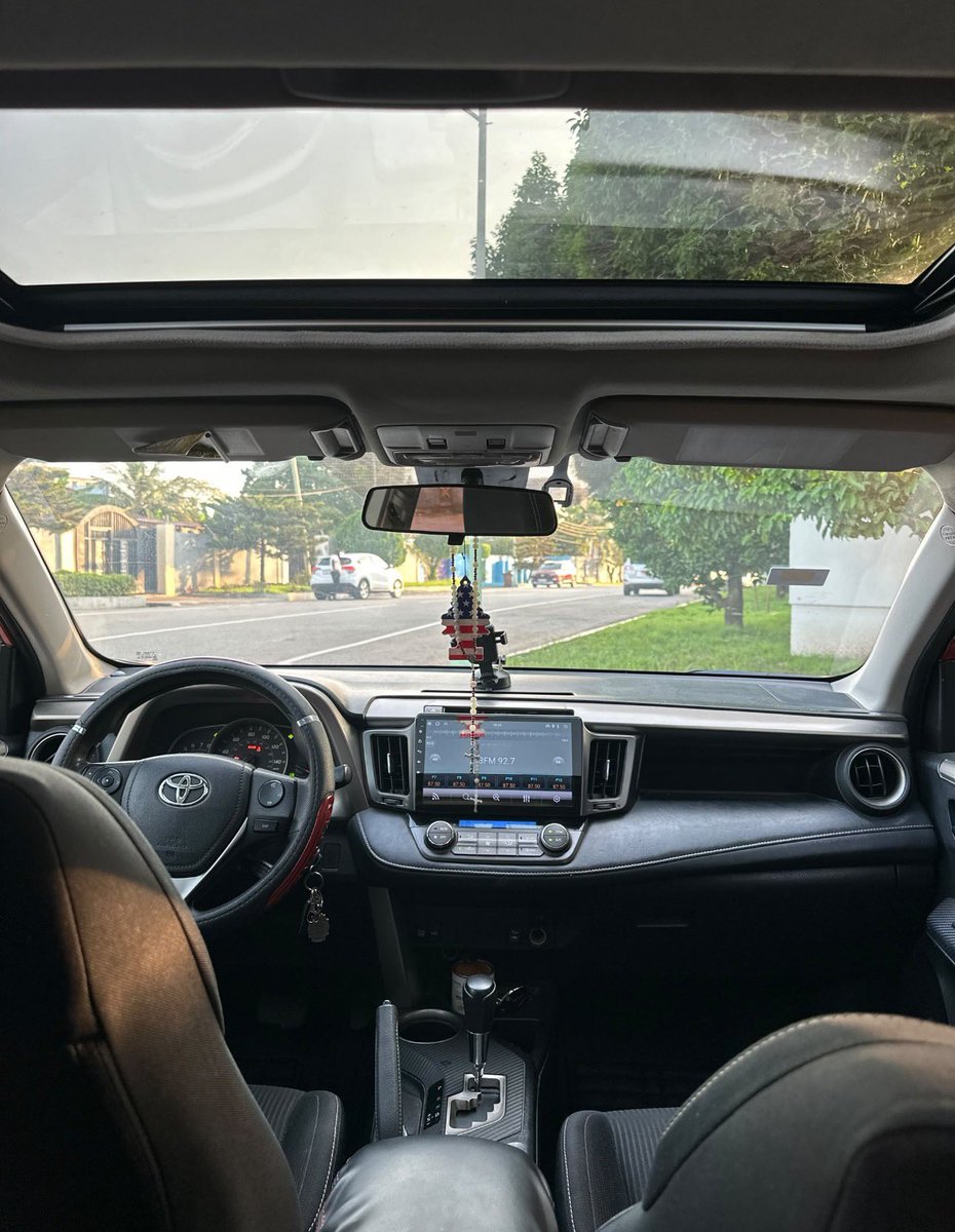 FrankDoe101's tweet photo. 2015 Toyota Rav4 
💰 PRICE — 169k p3 😄
Your road no good / You want something economical 
This is for you 🚘🕺🏽

2.5L engine | 60k miles
Key start 
Touchscreen infotainment 
Rear view camera | Sunroof 
Fog lamps | Alloy wheels 

Hit the dm
WhatsApp no in bio 

#YourCarGuy 🚘🕺🏽 https://t.co/7Xn3f3MXHO