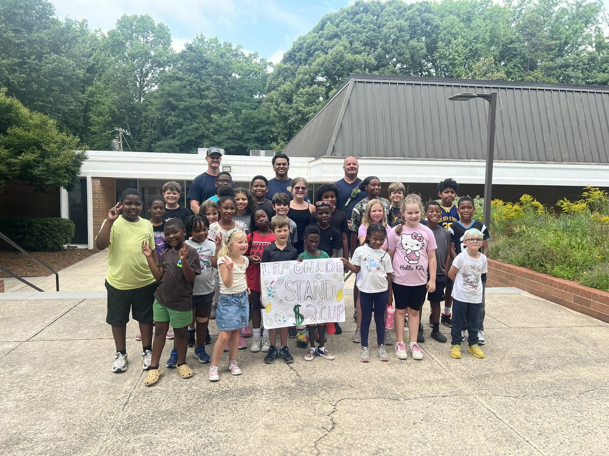 cityofwsfire's tweet photo. ππ Supporting tomorrow's entrepreneurs, one cup at a time! π
Engine 6 crew made a sweet stop by the Miller Park Recreation Center Summer Camp to cool off with some fresh lemonade and support our young business owners! ππ
#WSFire #Engine6 https://t.co/infqyEczMS