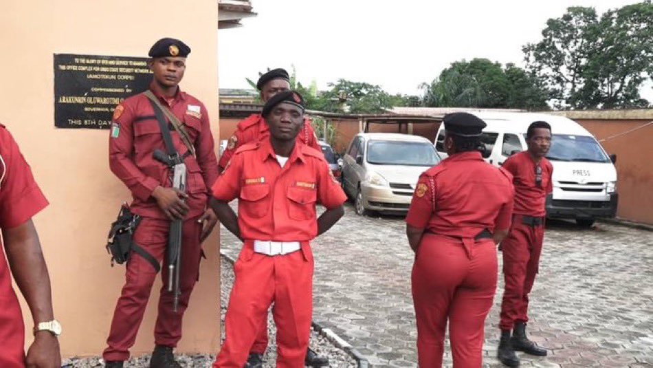 Ozoroblog's tweet photo. Amotekun operatives have arrested four suspected kidnappers in Ondo State and recovered 75% of the ₦40 million ransom allegedly paid. https://t.co/TuWAyEWH7i
