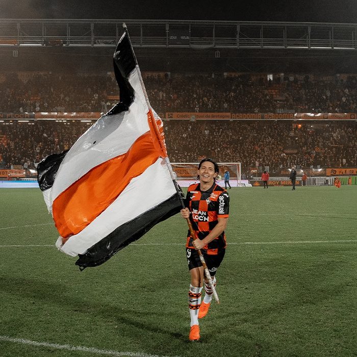 ActuL1_'s tweet photo. 🚨🚨 OFFICIEL !!! LAURENT ABERGEL 🇫🇷 QUITTE LE FC LORIENT !!! 🧡🖤

Le capitaine des Merlus est libéré de son contrat après 7 saisons au club.

Avec 233 matchs, 9 buts et 14 passes décisives, il devient le 4e joueur le plus capé de l’histoire du FCL.

📸@FCLorient https://t.co/uYZUo2BWez