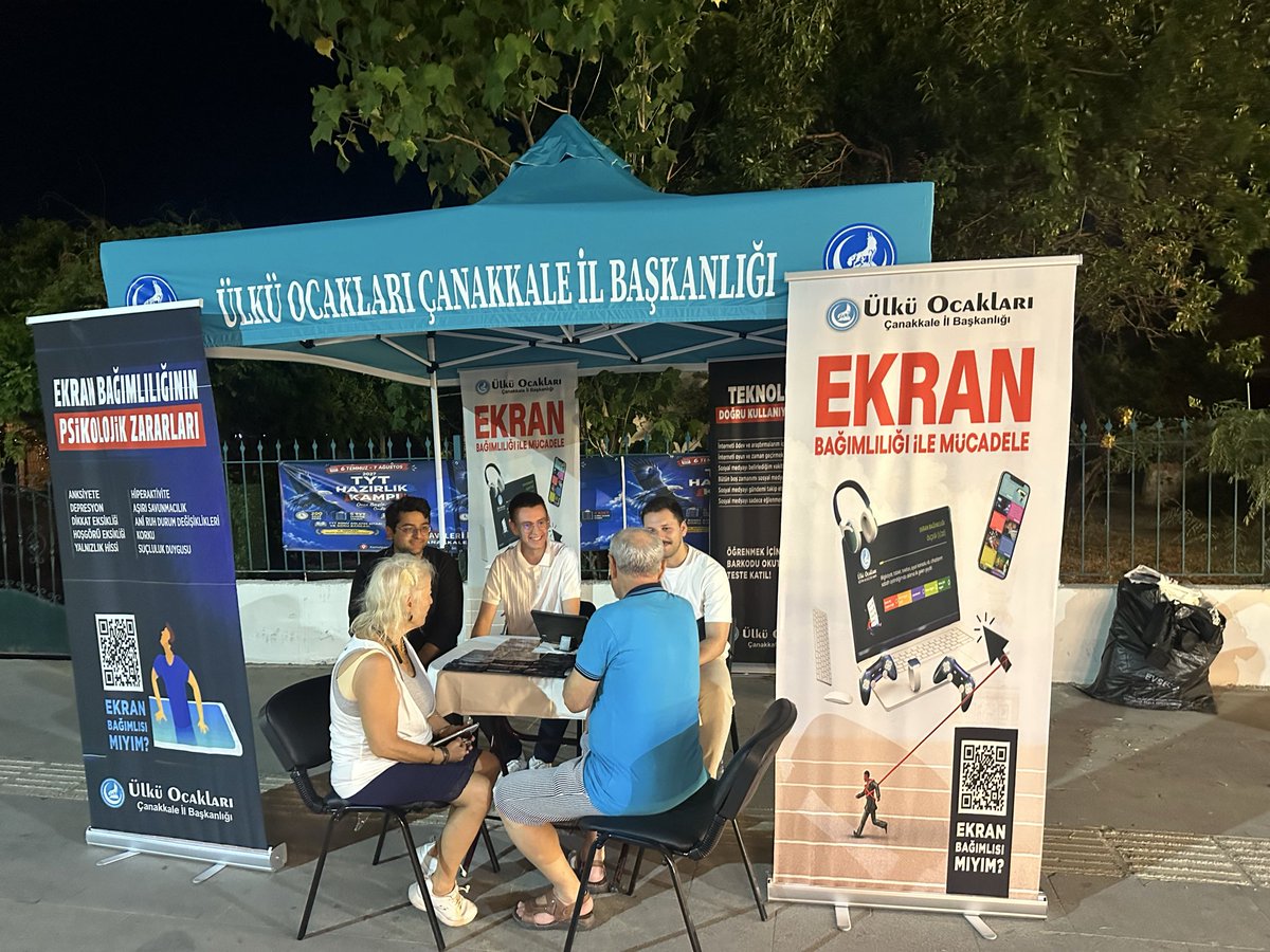 canakkaleocak's tweet photo. Ülkü Ocakları Genel Merkezimiz tarafından hazırlanan ekran bağımlılığı ile mücadele farkındalık çalışmasını, Ülkü Ocakları Çanakkale İl Başkanlığı olarak standımızda tanıttık. https://t.co/PUjR5Ijssf