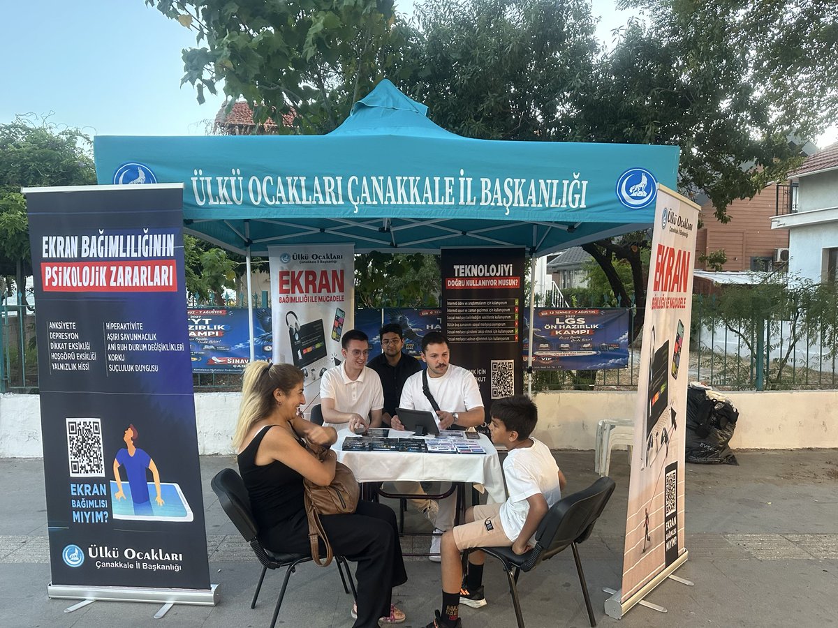 canakkaleocak's tweet photo. Ülkü Ocakları Genel Merkezimiz tarafından hazırlanan ekran bağımlılığı ile mücadele farkındalık çalışmasını, Ülkü Ocakları Çanakkale İl Başkanlığı olarak standımızda tanıttık. https://t.co/PUjR5Ijssf