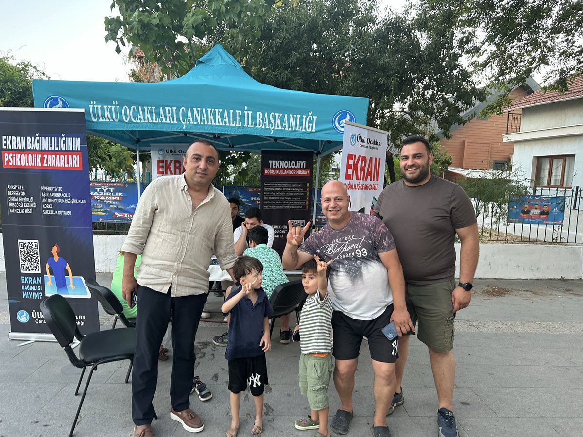 canakkaleocak's tweet photo. Ülkü Ocakları Genel Merkezimiz tarafından hazırlanan ekran bağımlılığı ile mücadele farkındalık çalışmasını, Ülkü Ocakları Çanakkale İl Başkanlığı olarak standımızda tanıttık. https://t.co/PUjR5Ijssf