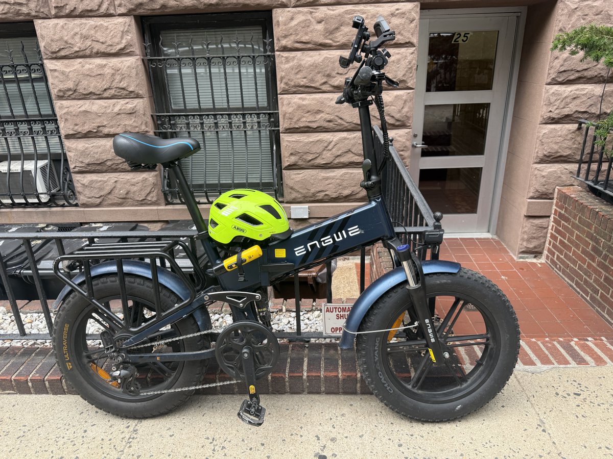 nyc_evsa's tweet photo. Heavy- 100lbs, fat tire e-bike. Goes 28 mph out of box but can go faster unlocked. THIS does not require a license plate/registration. THIS should be banned from NYC. @shaunabreu @galebrewer @nyc_dot https://t.co/Qq2ATf4BQ7