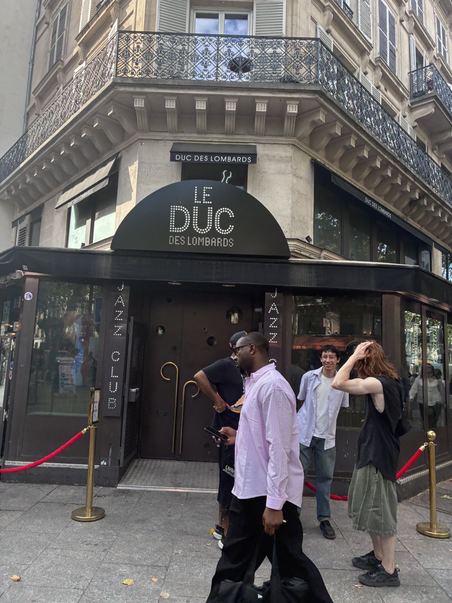 hmtsobass's tweet photo. パリに戻って今夜はDuc des Lombardsへ。Pierre de Bethmannというピアニストと若手ミュージシャンの共演とのこと🙌 https://t.co/pD5S7wzQeb