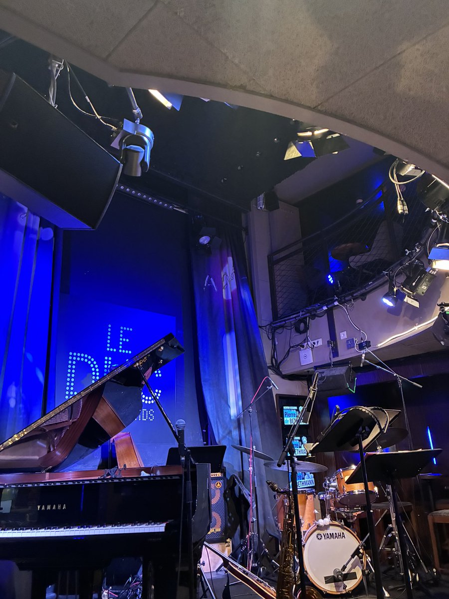 hmtsobass's tweet photo. パリに戻って今夜はDuc des Lombardsへ。Pierre de Bethmannというピアニストと若手ミュージシャンの共演とのこと🙌 https://t.co/pD5S7wzQeb