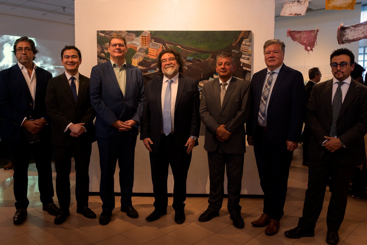 BorisWeber's tweet photo. El talento joven merece espacios para crecer, crear y conectar con la sociedad.

Fue un honor inaugurar la novena edición de #ArteDesdeLaAcademia, una iniciativa conjunta con @lacentralec que visibiliza el talento emergente y acerca el arte a la comunidad. https://t.co/9sO4SwJFlS