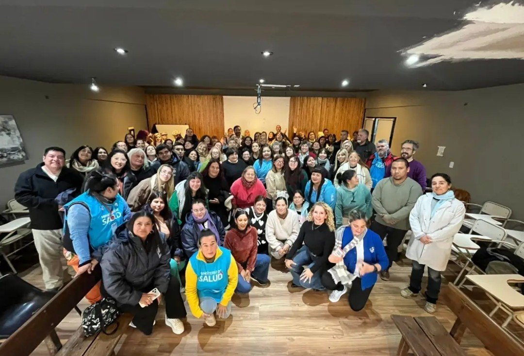 florroman_'s tweet photo. @Kicillofok @nkreplak @SaludBAP @rsanitariav @Patokarate Seguimos apostando al trabajo colectivo y al fortalecimiento de una salud más cercana a la comunidad.❤️‍🔥🤗 https://t.co/z5A4VSUqac