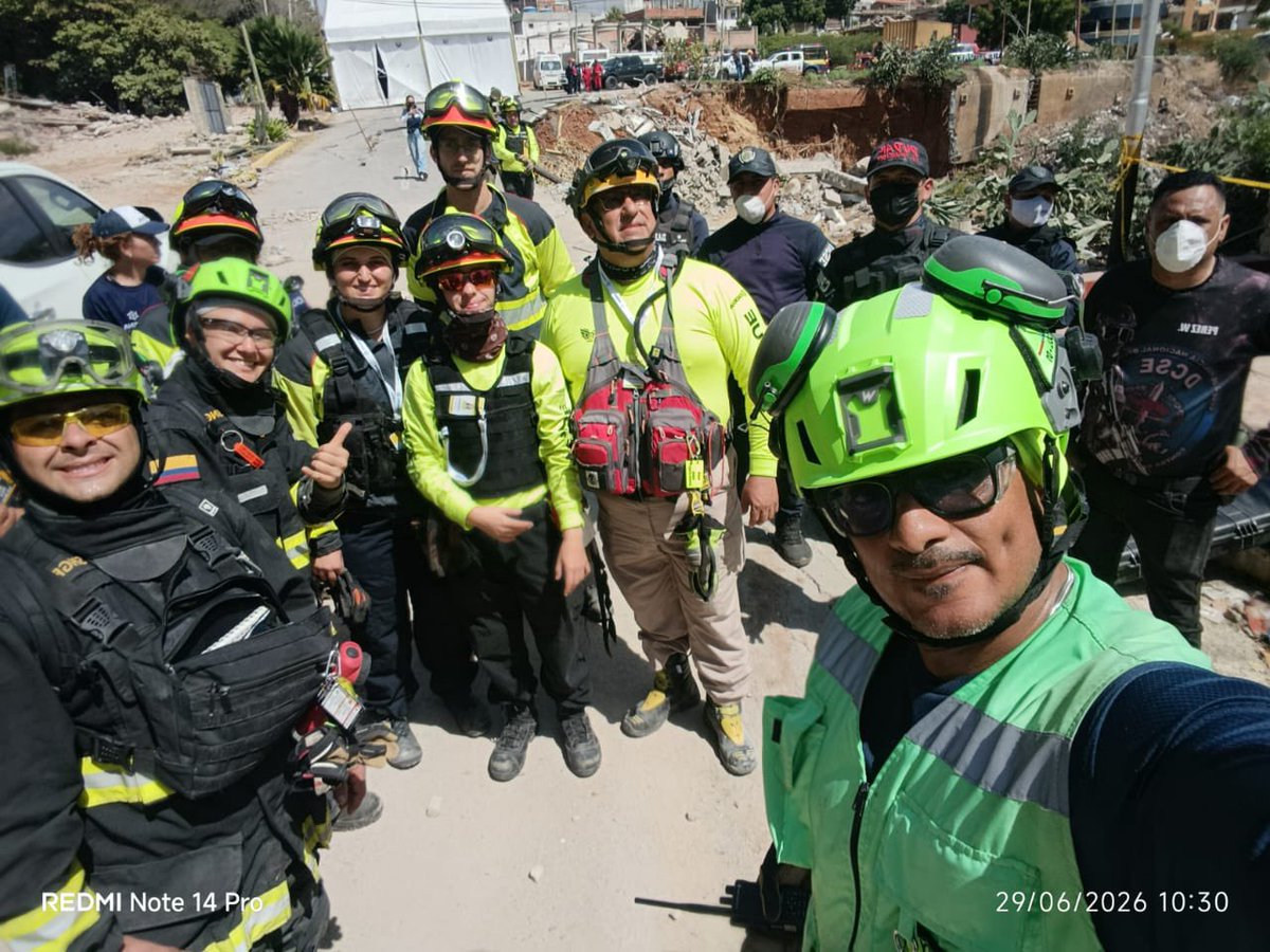 BomberosCali119's tweet photo. Llevar la bandera de Cali también es llevar esperanza. 🚒❤️ Nuestros Bomberos de Cali, como parte del USAR COL-1, continúan en Venezuela acompañando a quienes más lo necesitan tras el terremoto. Con compromiso, humanidad y vocación de servicio, seguimos unidos a Venezuela. https://t.co/biSFT3lb7A