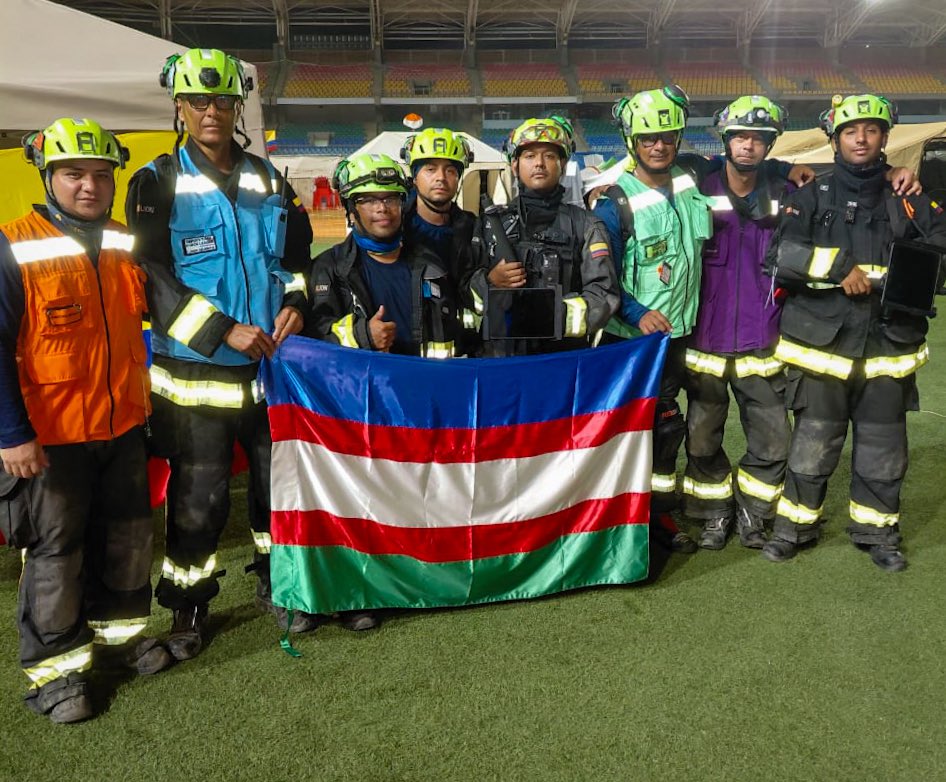 BomberosCali119's tweet photo. Llevar la bandera de Cali también es llevar esperanza. 🚒❤️ Nuestros Bomberos de Cali, como parte del USAR COL-1, continúan en Venezuela acompañando a quienes más lo necesitan tras el terremoto. Con compromiso, humanidad y vocación de servicio, seguimos unidos a Venezuela. https://t.co/biSFT3lb7A