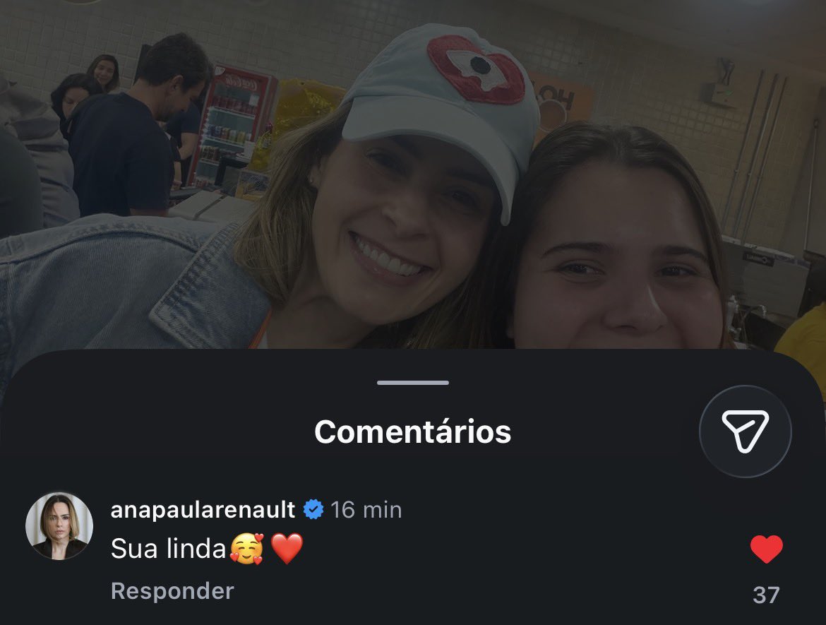 giiselin_'s tweet photo. ainda curte e comenta, sabe! como não ficar boiolinha por ela ?? como ??🥹🤏🏽 https://t.co/dscAaF9c7F