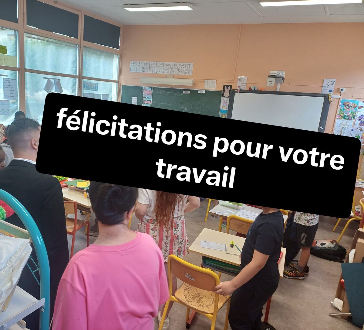 tomchambon's tweet photo. Tournée des 280 classes pour saluer les enseignants, les remercier pour cette année, souhaiter de bonnes vacances aux élèves et glisser quelques conseils pour préparer la rentrée… 

#cahierdevacances #cetétéjelis #IEN #circonscription #écoles https://t.co/FuqYPwdSw6