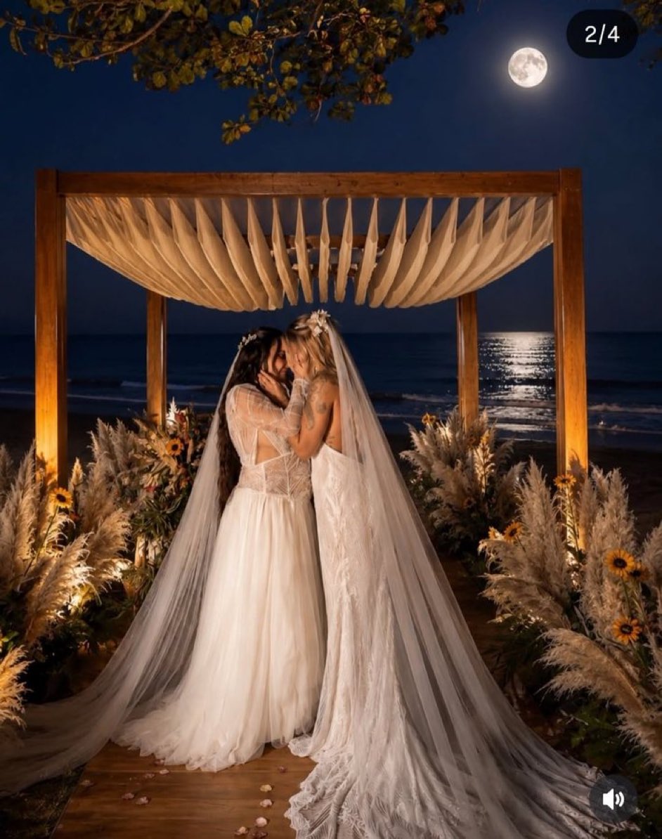enjoyxsilence's tweet photo. eu meio que to obcecada no casamento delas https://t.co/n9GTW8tqSv