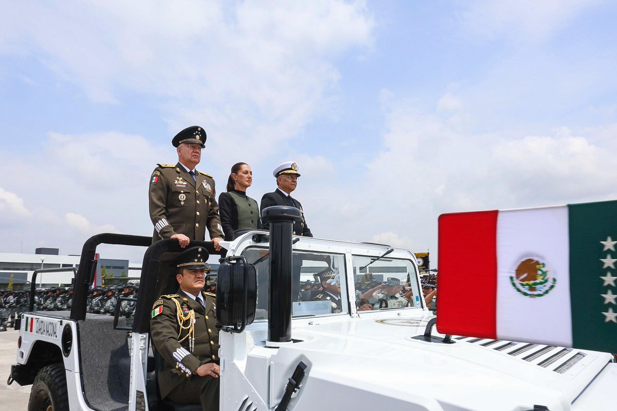 delfinagomeza's tweet photo. Asistí a la celebración del 7° Aniversario de la Guardia Nacional, en #Huehuetoca, una institución que bajo los principios de honor, lealtad y disciplina, protege la paz que el Gobierno de México, encabezado por nuestra Presidenta @Claudiashein, construye todos los días.

Hombres y mujeres con que vocación de servicio mantienen un compromiso permanente con la defensa de la soberanía nacional y la seguridad de las familias mexicanas. Gracias por su valentía.

¡Muchas felicidades a la Guardia Nacional! 🇲🇽
#ElPoderDeServir