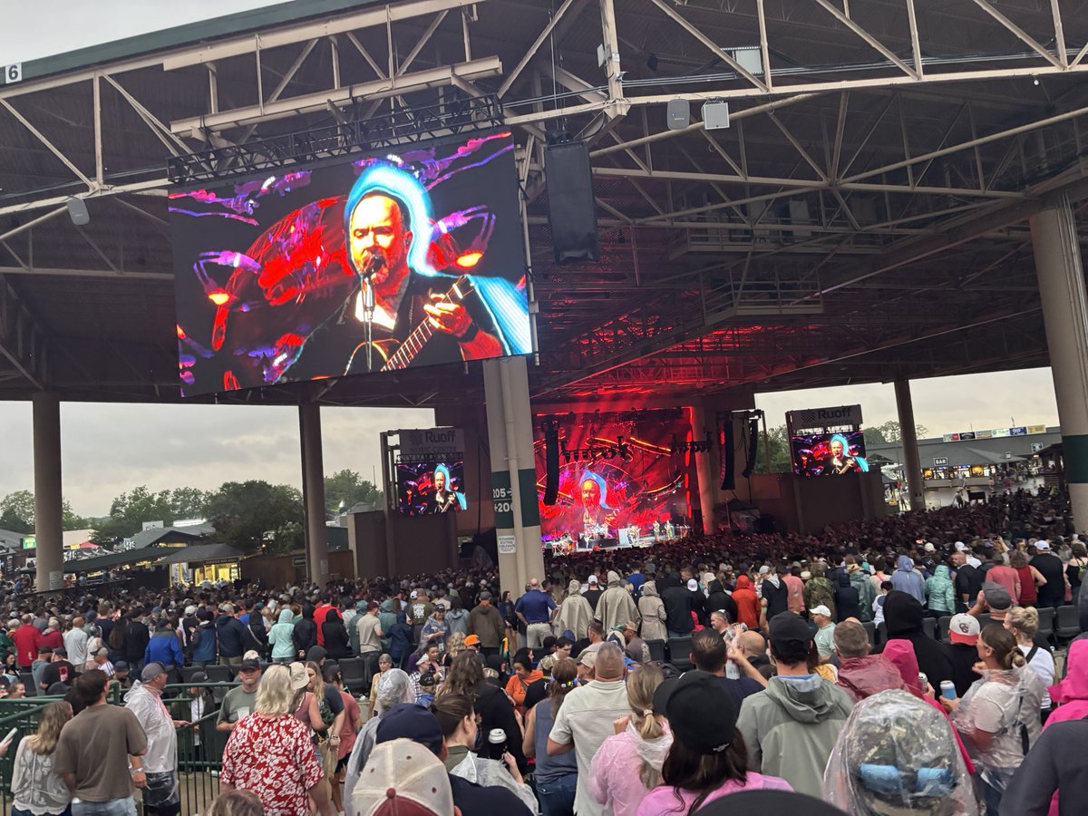 BirdingOutRN's tweet photo. Oh yeah #DaveMatthewsBand was pretty fun last Friday :) meant to post these then but was getting caught up w work and just being lazy lol.

#DaveMatthewsBand2026 https://t.co/T06k4hNHDe
