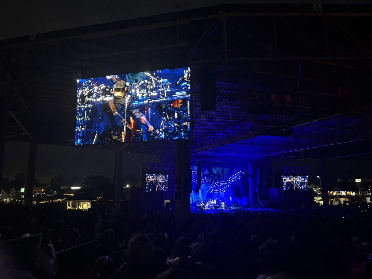 BirdingOutRN's tweet photo. Oh yeah #DaveMatthewsBand was pretty fun last Friday :) meant to post these then but was getting caught up w work and just being lazy lol.

#DaveMatthewsBand2026 https://t.co/T06k4hNHDe