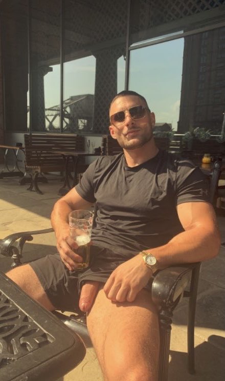 MarkThomas87218's tweet photo. James Moore Ex onthe beach https://t.co/UK6wTlJ6Yq