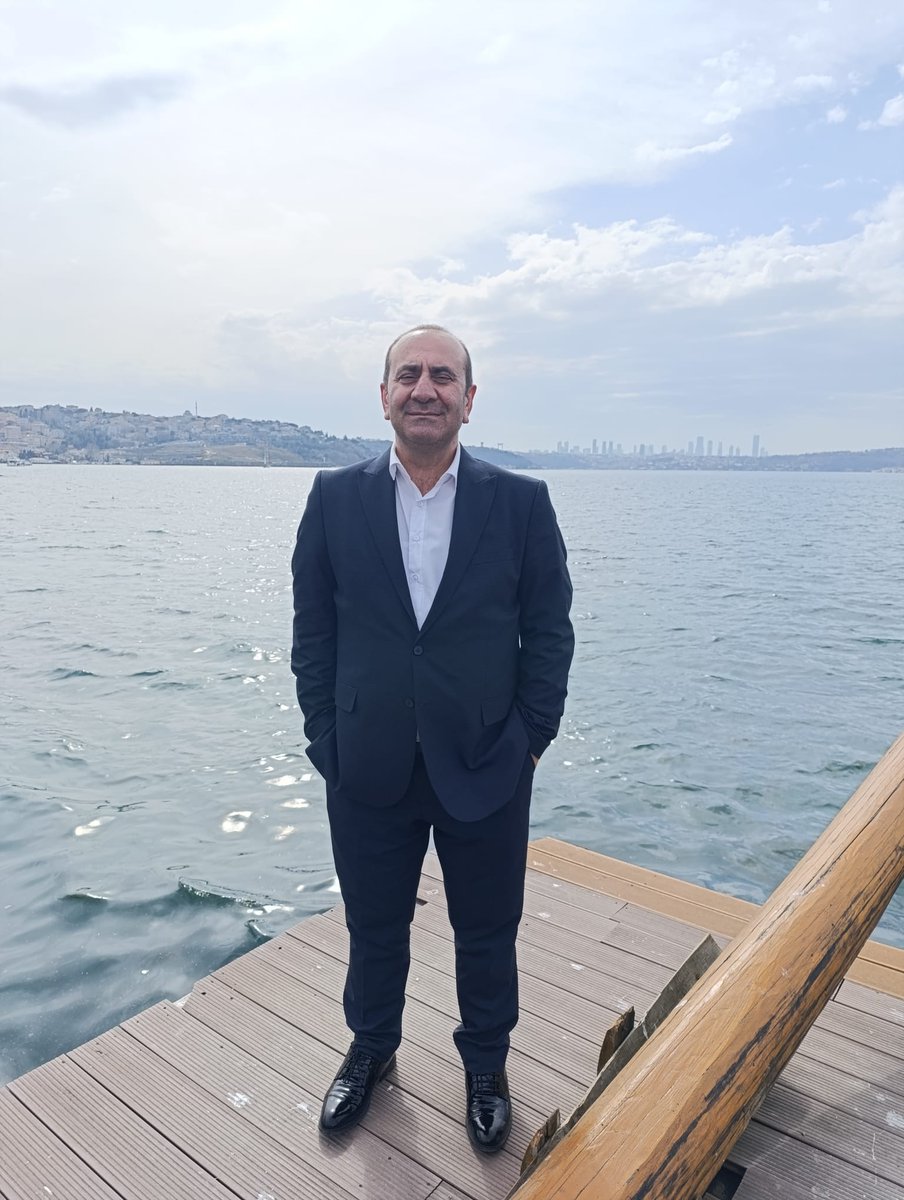 UnalYasaroglu's tweet photo. Gecesi sünbül kokan Türkçesi bülbül kokan, İstanbul, İstanbul... https://t.co/MFHqzLHM19