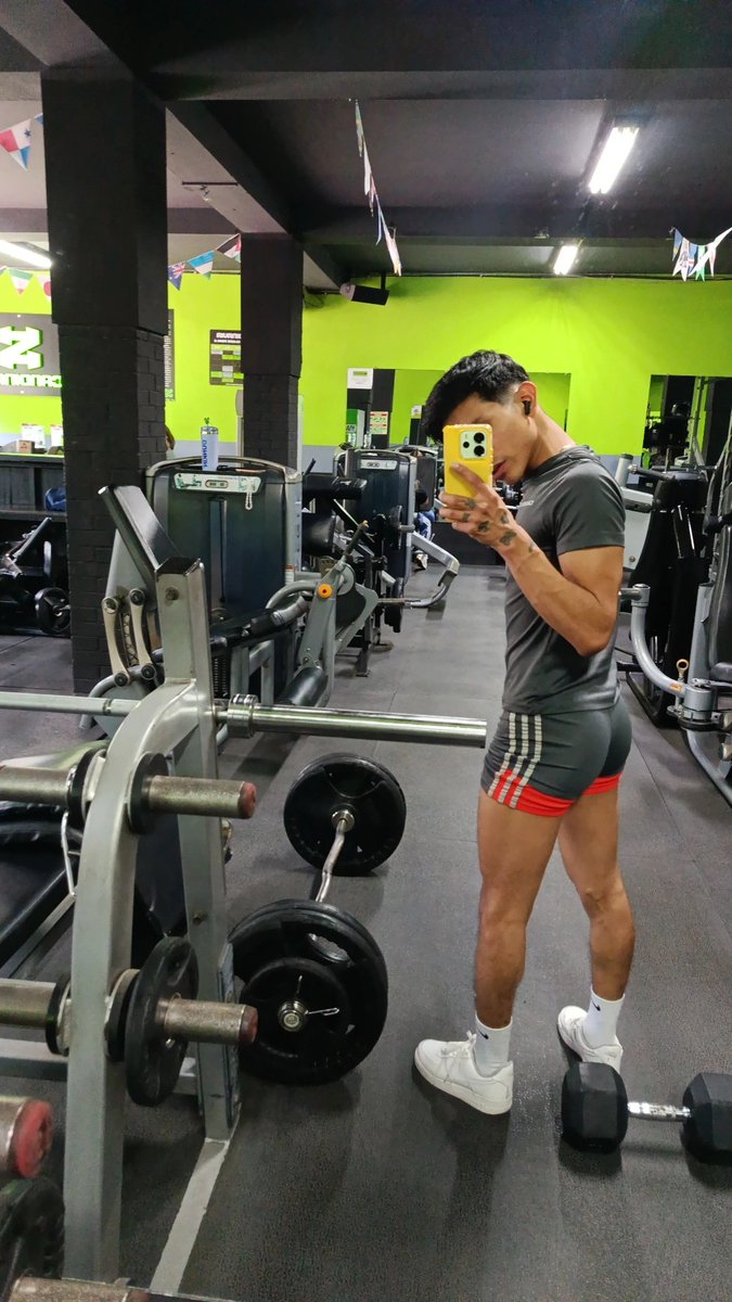 cinnamonboyA's tweet photo. Que calor🥵 https://t.co/YM35Im2l5J