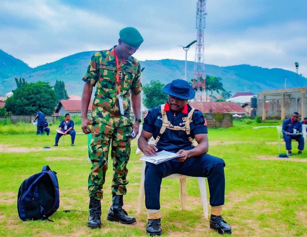 Rise_Forge's tweet photo. Officers Of The Nigeria Security and Civil Defence Corps On Exam Wow 😯😯.

Wishing all officers the very best in their exams. Success comes through hard work, discipline, and determination. Good luck to everyone! 💪✨

Gorilla Fighter 🦍 https://t.co/sd25s6KlXs