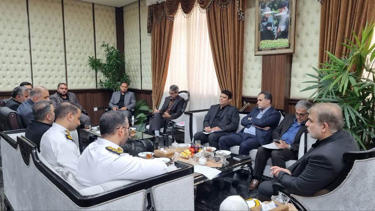 amirhbar's tweet photo. مدیریت قضایی واردات!

طی چهار سال اخیر واردات یادم نمیاد به‌جز ورود دادگستری هرمزگان یا #مناطق_آزاد مختلف، 
گره‌ای از #واردات_خودرو باز شده باشه
این چه مدلیه!
https://t.co/JLfFjY4sxN https://t.co/pZZwGSVRmS