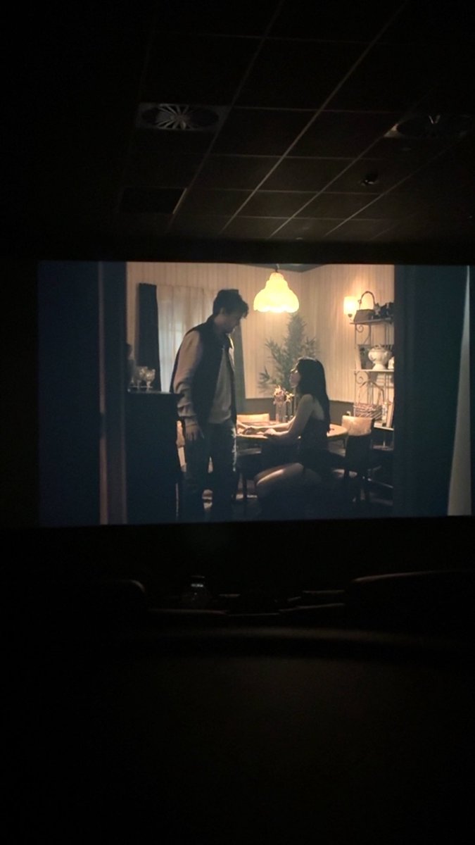 liwvnl's tweet photo. Movie outfit 🌟 https://t.co/Wc9b9LOSET