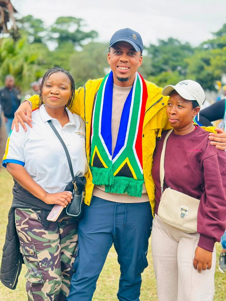 NtokozoNgongoma's tweet photo. ❤️No looting took place 
❤️No violence took place
❤️No killings 
❤️No chasing. 
❤️South Africans I’m really proud of us…
❤️Akuzange kushe ngisho iphepha🙌🏾🙌🏾🙌🏾
#marchandmarchtillwewill https://t.co/qfvKTxNAN3