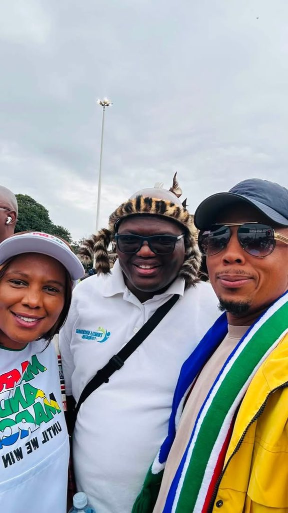 NtokozoNgongoma's tweet photo. ❤️No looting took place 
❤️No violence took place
❤️No killings 
❤️No chasing. 
❤️South Africans I’m really proud of us…
❤️Akuzange kushe ngisho iphepha🙌🏾🙌🏾🙌🏾
#marchandmarchtillwewill https://t.co/qfvKTxNAN3