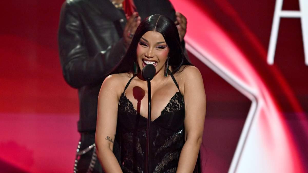 979WIBB's tweet photo. Cardi B Celebrates BET Win With Surprise Drake Singalong | 97.9 WIBB https://t.co/vhbCemY2AK https://t.co/BiJNe5kkGD
