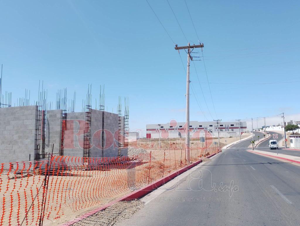 NoticiaRosarito's tweet photo. #Rosarito 📣| DETENIDA LA CONSTRUCCIÓN DE VIVIENDAS DEL BIENESTAR 

Nota completa: https://t.co/DfYGzDh7AW https://t.co/1MwFbGoCQX