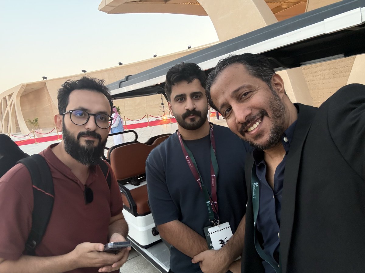 Abudul_m's tweet photo. في لمح البصر تمر الايام بسرعة الثواني في لقاءات متعددة وندوات عميقة وافلام ملهمة وكتب متنوعة وعروض مختلفة و ورش هامة وسوق انتاج مجدي ويكرس كفاءة الانتاج واستدامة قطاع السينما، انه #مهرجان_أفلام_السعودية الحدث المحلي السنوي الاهم لاستمرارية صناعة السينما المحلية وتصديرها للعالم https://t.co/pV4bqf8jOM