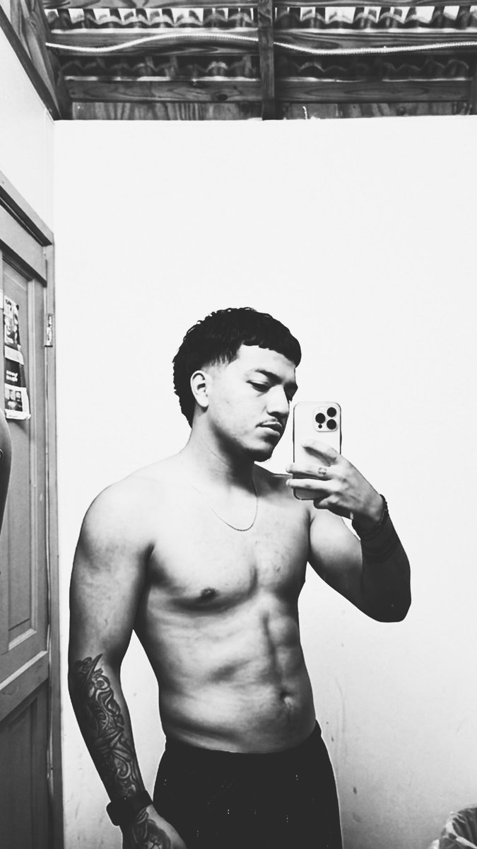 jjmanceraa's tweet photo. I love my body 😩😍😍#latino #texas #stx #atx #foryou https://t.co/QGD4AG6kDq