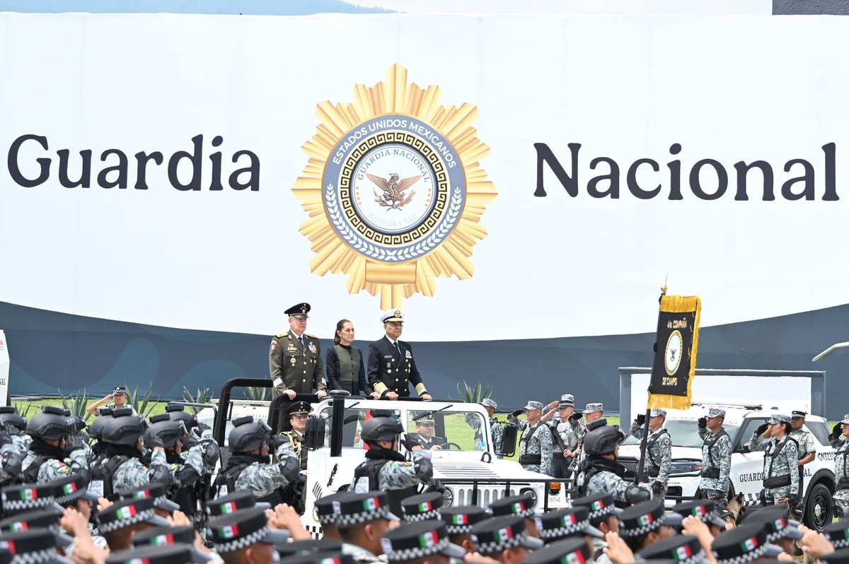 SENER_mx's tweet photo. En el 7º aniversario de la @GN_MEXICO_ 🪖, rendimos homenaje a las mujeres y hombres que la integran, quienes con honor, disciplina y un profundo compromiso con México dedican su vida al servicio del pueblo y la protección de nuestra nación 🇲🇽.

Desde el 2019, la #GuardiaNacional ha fortalecido la seguridad del país con cercanía a la ciudadanía 🧑‍🧑‍🧒‍🧒, honestidad y respeto. Con más de 125 mil elementos, protege la vida, salvaguarda los derechos de las y los mexicanos, defiende nuestra soberanía y sirve con lealtad y amor a la patria.