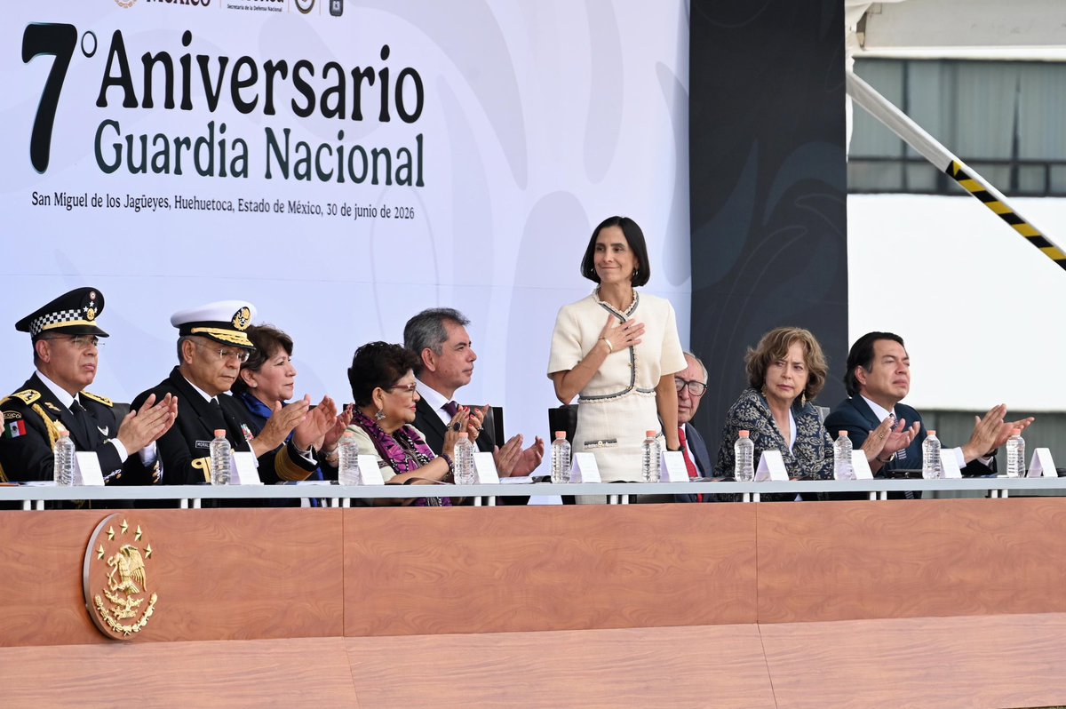 SENER_mx's tweet photo. En el 7º aniversario de la @GN_MEXICO_ 🪖, rendimos homenaje a las mujeres y hombres que la integran, quienes con honor, disciplina y un profundo compromiso con México dedican su vida al servicio del pueblo y la protección de nuestra nación 🇲🇽.

Desde el 2019, la #GuardiaNacional ha fortalecido la seguridad del país con cercanía a la ciudadanía 🧑‍🧑‍🧒‍🧒, honestidad y respeto. Con más de 125 mil elementos, protege la vida, salvaguarda los derechos de las y los mexicanos, defiende nuestra soberanía y sirve con lealtad y amor a la patria.