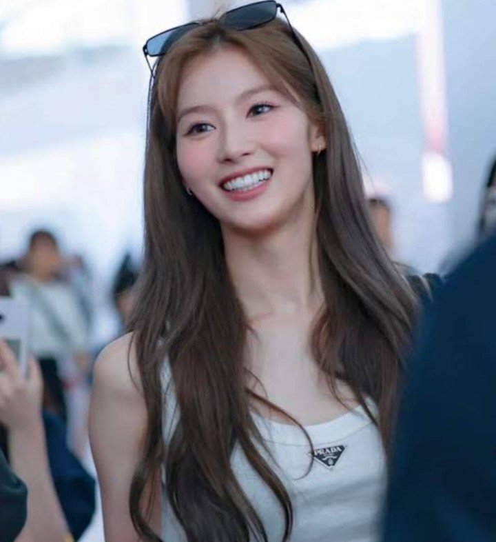 Saneke_'s tweet photo. Old??? 😭 https://t.co/GHbKYQjPxB