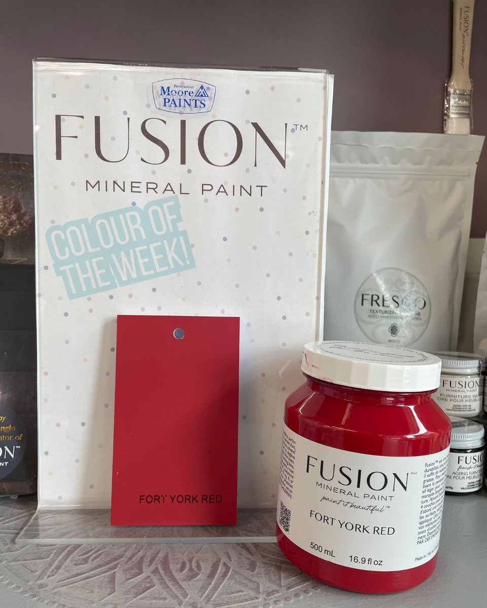 FreddiesPaint's tweet photo. 🍁 Red-y for Canada Day? ❤️
Our Colour of the Week is Fort York Red—a bold Canadian classic from a proudly Canadian paint company. https://t.co/wTits9kpAb