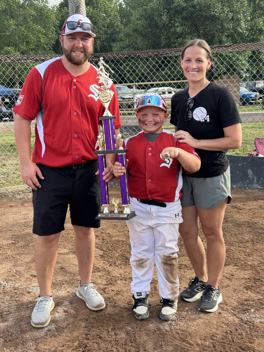 CoachBlevinsII's tweet photo. Junction City 8U Champs. 🏆 https://t.co/CRhKjhNz9N