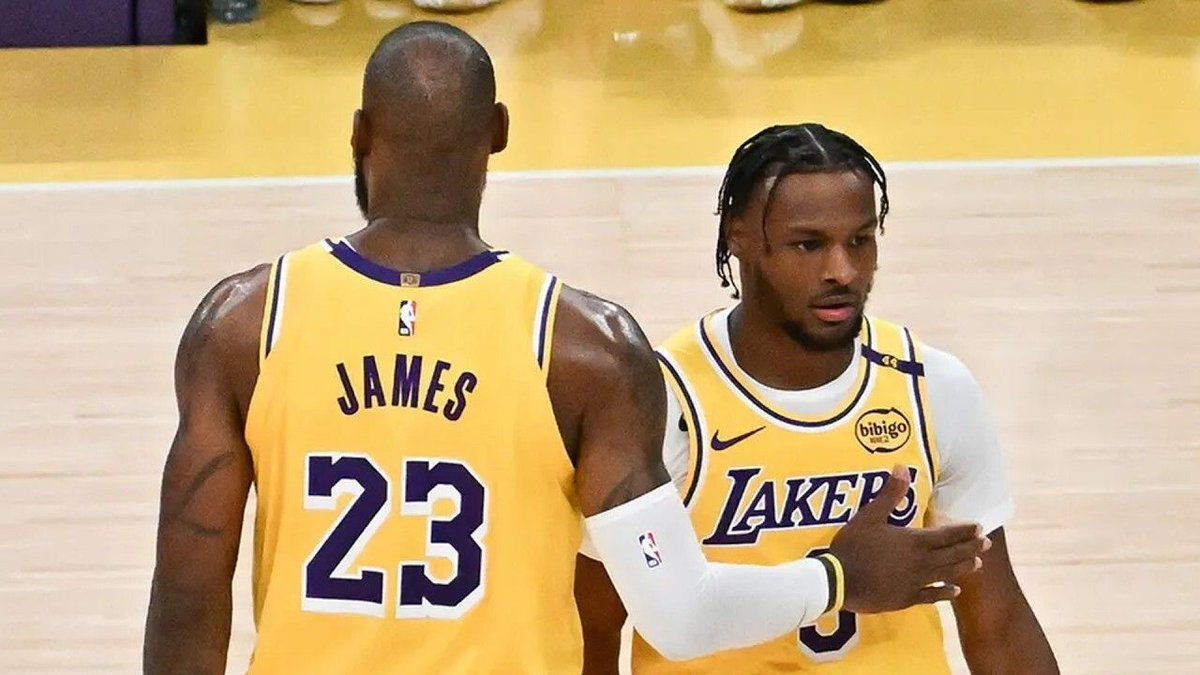 ChrisSmoove's tweet photo. LeBron James Leaves Lakers After Bronny's Contract Is Guaranteed! https://t.co/EJOZZg9Dux https://t.co/PPBRY3S8gX